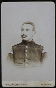 108 -30 Portret van een man met snor., 1890-01-01