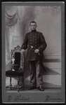 108 -37 Portret van een jongen in militair tenue., 1890-01-01