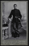 108 -38 Portret van een jongen in militair tenue., 1900-01-01