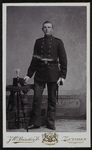 108 -39 Portret van een jongen in militair tenue., 1896-01-01