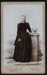 109 -11 Portret van een vrouw., 1890-01-01