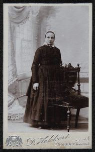 109 -32 Portret van een vrouw., 1890-01-01