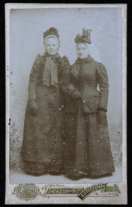 109 -34 Portret van twee vrouwen., 1892-01-01