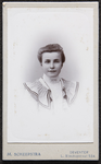 42 -12 Portret van Mina Nieuwenhuijsen - Diekerhof. Dochter van Martinus Diekerhof., 1900-01-01