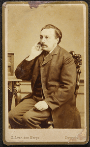 42 -16 Portret van de heer M. van 't Sant., 1877-01-01