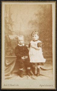 42 -21 Portret van kinderen Overvelde (Ite en Ma)., 1878-01-01
