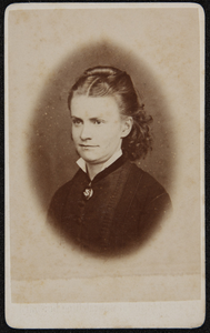 43 -100 Portret van Engelina Elisabeth (Lina) van Groningen (geb. 18-02-1853 - ovl 23-12-1925)., 1868-01-01