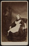 43 -108 Portret van vrouw hangend in een stoel, verkleed (als dienstmeid?). Wellicht E.E. van Groningen., 1877-01-01