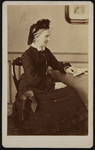 43 -17 Portret van vrouw. Zeer vroege carte de visite., 1860-01-01