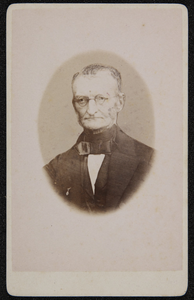 43 -2 Portret van man met bril. Zeer vroege carte de visite., 1868-01-01