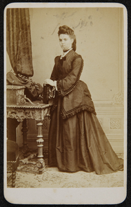 43 -23 Portret van vrouw., 1868-01-01