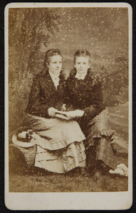 43 -28 Portret van twee vrouwen., 1868-01-01