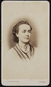 43 -48 Portret van vrouw., 1861-01-01