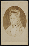 43 -52 Portret van Berendina Gideodina Johanna Leonarda (Nina) van Koningsveld (dochter van fotograaf Jacobus van ...
