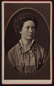 43 -6 Portret van Ida Amelia Margaretha van Groningen (Graaf van Burenstraat Deventer, later Twello, geb. 08-01-1856). ...