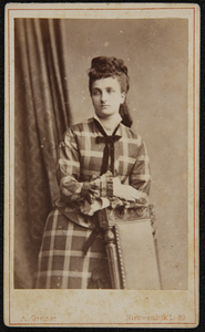 43 -62 Portret van vrouw. Opschrift achterop: Westerdijk 8 ., 1861-01-01