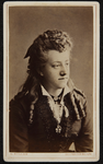 43 -64 Portret van Berendina Gideodina Johanna Leonarda (Nina) van Koningsveld (dochter van fotograaf Jacobus van ...