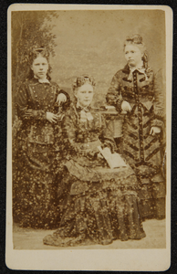 43 -73 Portret van drie meisjes., 1868-01-01