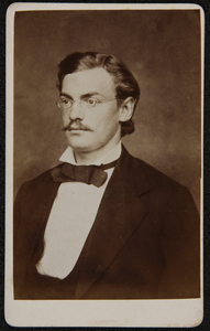 43 -82 Portret van een man met bril., 1868-01-01