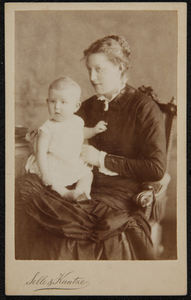 43 -83 Portret van moeder (?) met baby Jacobus Bruins (8 maanden oud)., 1883-02-01
