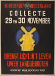 70031 Beeldaffiche van de collecte voor de winterhulp Nederland. De achtergrond is zwart, de letters in wit en rood. In ...