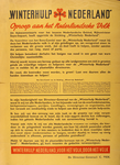 70044 Letteraffiche van geel papier waarop met rode en zwarte tekst de installatie van de Stichting Winterhulp wordt ...