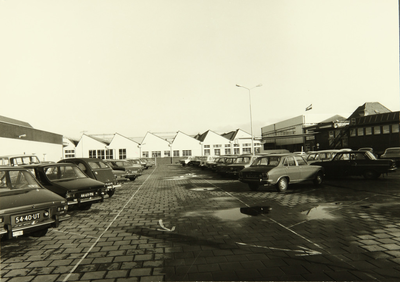 242 TDV bedrijf Leeuwarden. Achterkant bedrijf met parkerterrein, 01-01-1974