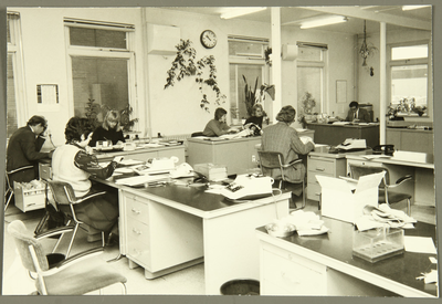 248 TDV bedrijf Leeuwarden. Overzicht kantoor administratie., 01-01-1974