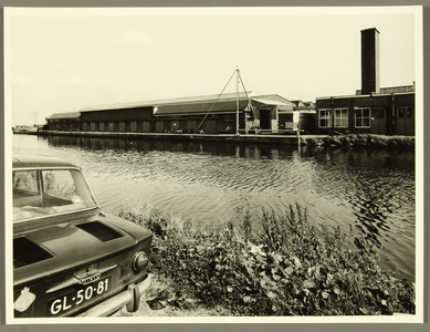 339 TDV bedrijf Leeuwarden. Bedrijfscomplex aan achterzijde, gezien vanaf kanaal., 01-01-1969