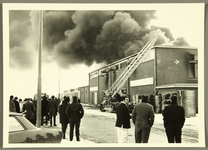 832 TDV bedrijfTedeco. Grote brand in februari 1968 die het bedrijf Tedeco grotendeels in as heeft gelegd., 01-02-1968