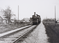21868 Lokaalspoor Deventer - Ommen bij boerderij Kruitbosch., 1910-10-01