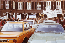 21930 Hoorzitting Kamercommissie i.v.m. grenswijziging.Manifestatie Diepenveners op het Haagse Binnenhof., 1972-03-15