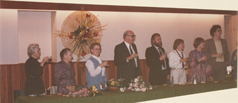 22164 Afscheid van de heer H.S. Knippenberg als kassier van de gemeente Diepenveen.Familie Knippenberg., 1982-01-26