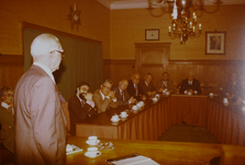22874 De heer Veldwachter bij zijn afscheid als wethouder en raadslid., 1978-08-31