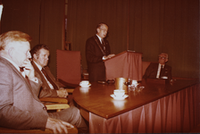 22893 Afscheid de heer Veldwachter als wethouder en raadslid.Burgemeester Crommelin spreekt., 1978-08-31