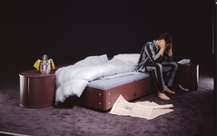 135 Voorbeeld van reclame-beelden van bedden in een luxe uitstraling en exclusiviteit. Omstreeks 1990, 01-01-1990 - ...