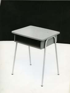 296 Auping meubelen: Nachtkastje model: 563, 01-01-1963 - 31-12-1964