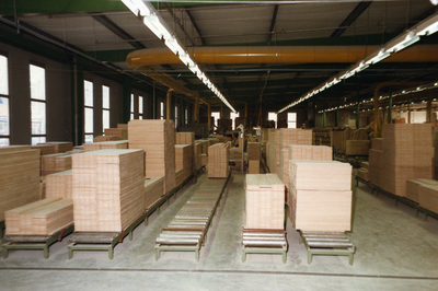 314 Opslag halffabrikaten op rollenbanen in houtmagazijn, 01-01-1983 - 31-12-1983