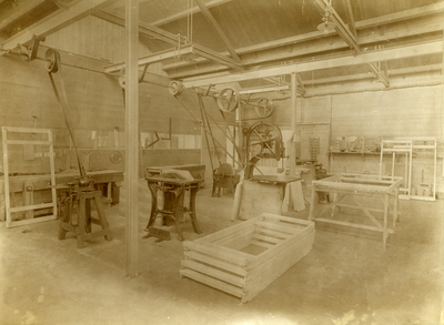 315 Houtbewerkings afdeling in de nieuwe fabriek aan de Laan van Borgele., 01-01-1912 - 31-12-1920