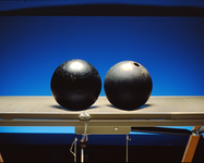 375 Bowlingballen werden omstreeks 1990 veelvuldig gebruikt om de stijfheid van de spiralen aan te tonen., 01-01-1990 - ...