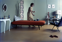 379 Reclamefoto van slaapkamer met model Cleopatra, 01-01-1953 - 31-12-1982