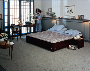 398 Klassieke jaren tachtig slaapkamer met het Auronde bedmodel 5000.Ontwerp Frans de la Haye, 01-01-1980 - 31-12-1985