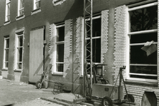 42 Verbouwing buitenkant van kantoorgebouw, 01-09-1985 - 30-09-1985