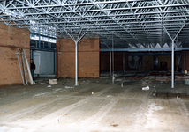 48 In aanbouw zijnde showroom en kantine met het zg. spaceframe als dak., 01-12-1985 - 31-12-1985
