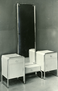 608 Toilettafel met kastje aan beide zijden, 01-01-1936 - 31-12-1938