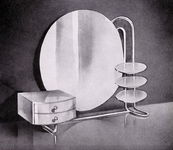 679 Toilettafel. In Hout-Staal combinatie, met kristal-glazen legblad, 01-01-1940 - 31-12-1950