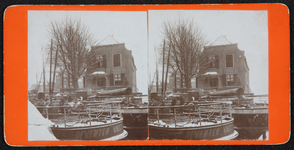 55 Ingang oude haven aan het Pothoofd, waar nu het brughoofd van de Wilhelminabrug is. Stereokaart op oranje karton., ...