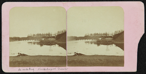 80 [1359] Noordenbergpoort Deventer, Vestingwallen. Stereokaart op roze karton, 1880-01-01