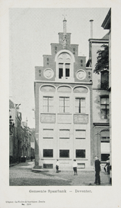 50725 Het hoekhuis Assenstraat 61 hoek Brink. In 1889 - 1890 gerestaureerd door stadsbouwmeester Mulock Houwer, waarna ...