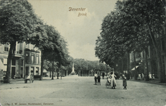 50731 De Brink met kastanjebomen en Wilhelminafontein., 01-01-1906